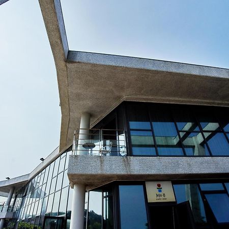 Jeju Bom Stay Согвипхо Экстерьер фото