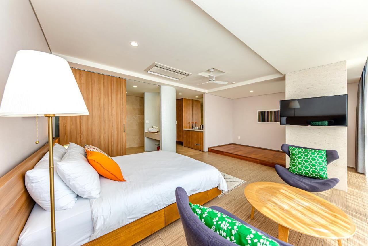Jeju Bom Stay Согвипхо Экстерьер фото